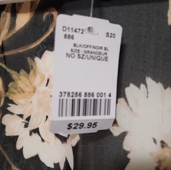 Le Chateau Sheer Shawl NWT - Picture 2 of 3